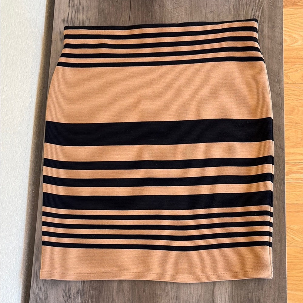 Forever 21 NWOT Striped Tan and Black Women's Skirt Size Small